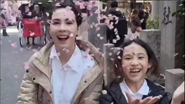 6 Potret Arumi Bachsin dan Anak Perempuannya, Makin Mirip Bak Kakak Adik