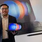 Product Marketing Manager Xiaomi Indonesia Rendy Tonggo memamerkan perangkat Xiaomi Pad 6S Pro (Liputan6.com/Agustin Setyo Wardani)