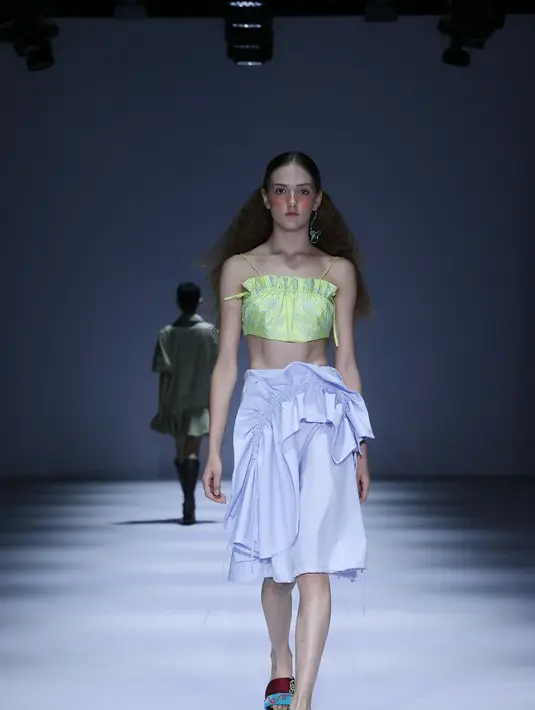 Dalam merancang koleksi ini, perempuan yang akrab dipanggil Taya ini juga menjelaskan bagaimana ia tetap menjaga agar signature Masou Atelier berupa aksen kerut juga tetap menjadi salah satu elemen utama dalam koleksi ini.