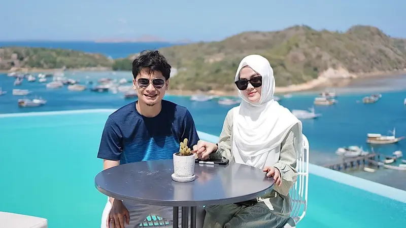 6 Potret Honeymoon Alvin Faiz dan Henny Rahman di Labuan Bajo, Makin Romantis