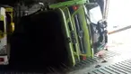 Sebuah truk pengangkut kayu roboh di Dek KM Kumala setelah dihantam ombakm setinggi 3 meter di kepulauan Bawean.