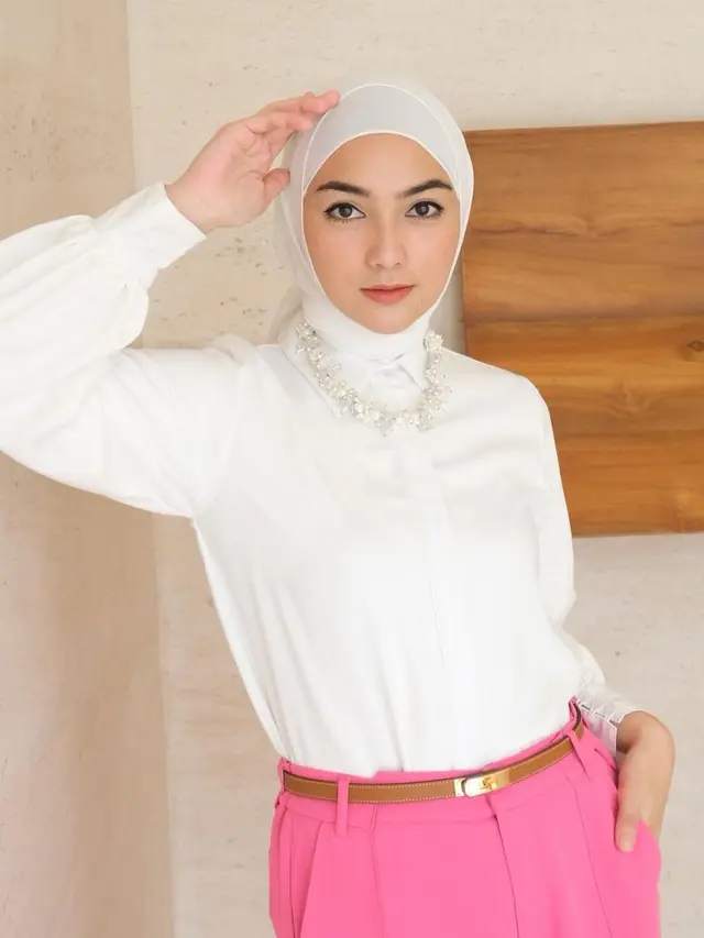 6 Pilihan Busana Muslim untuk Tampil Bergaya Rayakan Idul Adha dari Ratu Rania hingga Syahrini