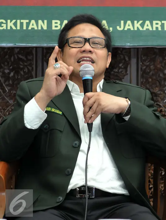 Ketua Umum DPP Partai Kebangkitan Bangsa (PKB) Muhaimin Iskandar saat memberikan komentar pada persiapan Mukernas PKB, Jakarta, (2/2). Mukernas yang akan dibuka Presiden Jokowi tersebut digelar 5 dan 6 Februari mendatang. (Liputan6.com/JohanTallo)