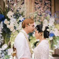 Kebaya putih untuk akad nikah mantu Sri Mulyani (Foto: Instagram @didietmaulana Photographed by : @ini_niel)