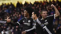 Winger Chelsea, Willian (kiri) usai cetak gol ke gawang Crystal Palace (Reuters/Liputan6.com)