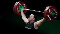 Atlet angkat besi asal Selandia Baru, Lauren Hubbard. (Photo credit: Adrian Dennis/AFP/File)
