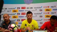 Pelatih Sriwijaya FC Osvaldo Lessa menganggap pertandingan menghadapi Persib Bandung pada pekan ketiga Liga 1 di Stadion Gelora Bandung Lautan Api, Sabtu (29/4/2017) besok, layaknya laga final. (Liputan6.com/Kukuh Saokani)