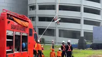 Kantor SAR Jakarta menggelar Latihan Gabungan Urban Search and Rescue (SAR) di salah satu pusat perbelanjaan kawasan Kuningan Setiabudi, Jakarta Selatan (Jaksel), Rabu (18/12/2024). (Liputan6.com/Ady Anugrahadi)