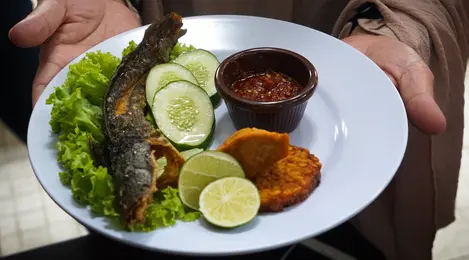 Menu Hari Ini Serba Lele Kare Balado Dan Digoreng Kering Lifestyle Fimela Com