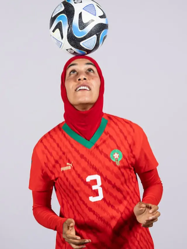 7 Potret Nouhaila Benzina, Pemain Pertama Berhijab di Piala Dunia Sepak Bola Wanita 2023