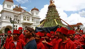 Sejarah Maulid Nabi, Siapa Pertama Kali Memperingatinya?