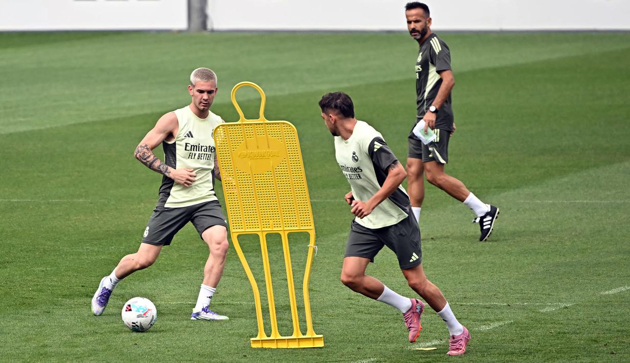 Sementara itu, Franco Mastantuono yang digadang-gadang sebagai wonderkid baru Real Madrid dibeli dari River Plate dengan banderol 45 juta euro. Pemain 18 tahun tersebut menandatangani kontrak panjang berdurasi 6 tahun. (AFP/Javier Soriano)