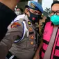 Bareskrim Polri menyerahkan tersangka dan barang bukti kasus hilangnya red notice Djoko Tjandra ke Kejaksaan Negeri (Kejari) Jakarta Selatan, Jumat (16/10/2020). Mereka adalah Irjen Napoleon Bonaparte, Brigjen Prasetijo Utomo, dan Tommy Sumardi. (Liputan6.com/Johan Tallo)