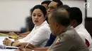 Menko PMK Puan Maharani memberi keterangan pasca penyelenggaraan Asian Games 2018 di kantor Kemenko PMK, Jakarta, Senin (3/9). Pemerintah sangat puas melihat venue pertandingan olahraga Asian Games 2018 selalu dipenuhi penonton. (Liputan6.com/Johan Tallo)