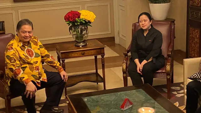 Ketua DPP PDIP Puan Maharani menyambangi Ketua Umum Partai Golkar Airlangga Hartarto pada hari ini, Kamis (27/7/2023).