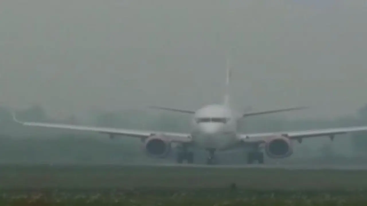 20150909-Pesawat Delay-Pontianak