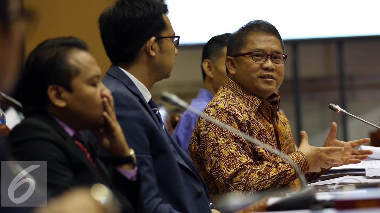 20161003- Menkominfo Rudiantara di Komisi I-Jakarta- Johan Tallo