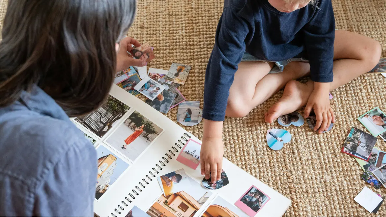 Ide DIY Scrapbook untuk Mengabadikan Momen Liburan Bersama Keluarga