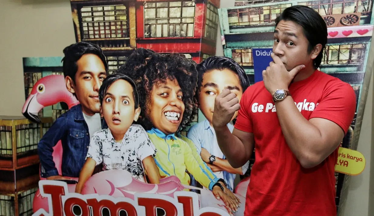 ”Karakter Olip adalah orang yang tidak banyak bicara, namun bagaimana caranya mewakilkan perkataannya menjadi ekspresi, manakala sedih, gembira atau kecewa,” ungkapnya saat dihubungi Jumat (8/9). (Adrian Putra/Bintang.com)