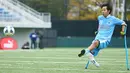 Pemain FC Kyushu Bairaor menendang bola saat pertandingan final melawan FC Alvorada di Jepang. Olahraga ini diharapkan dapat menumbuhkan harapan bagi mereka yang memiliki kekurangan fisik. (Aflo/Rex Shutterstock/Dailymail)