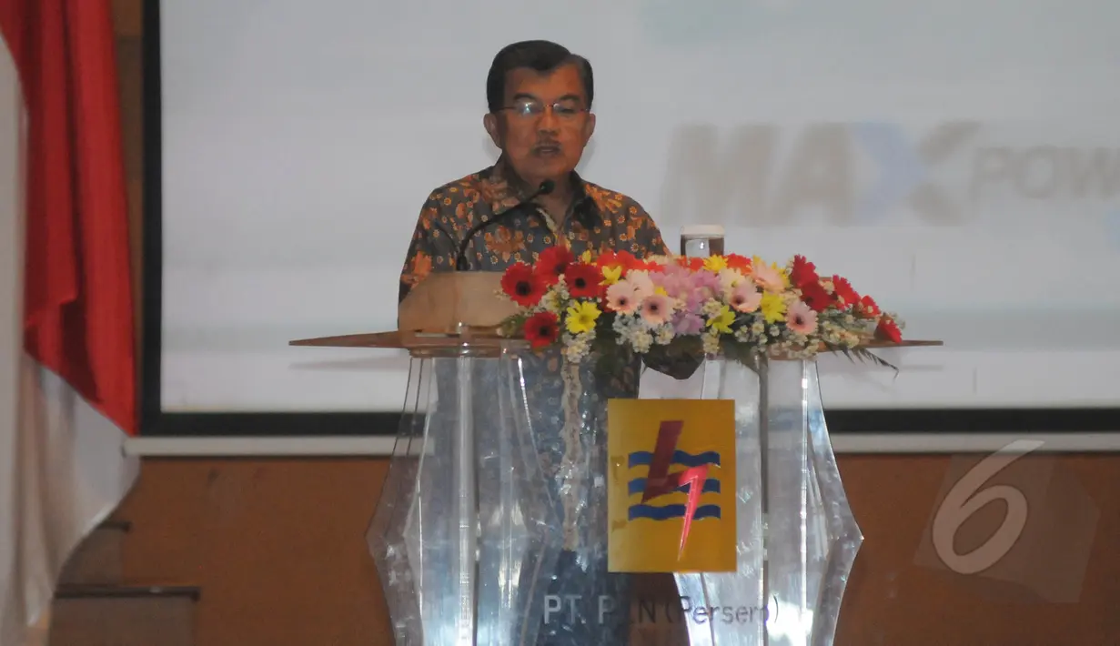 Wapres Jusuf Kalla saat memberi sambutan di acara Musyawarah Nasional Masyarakat Ketenagalistrikan Indonesia (MKI) ke VI di gedung PLN Pusat, Jakarta, Kamis (12/3/2015). (Liputan6.com/Herman Zakharia)