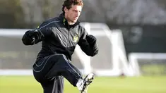 Manchester City's Elano attends a training session at their Carrington training ground ,Manchester, on December 2, 2008, on the eve their UEFA Cup group A match against Paris Saint-Germain. AFP PHOTO/ANDREW YATES