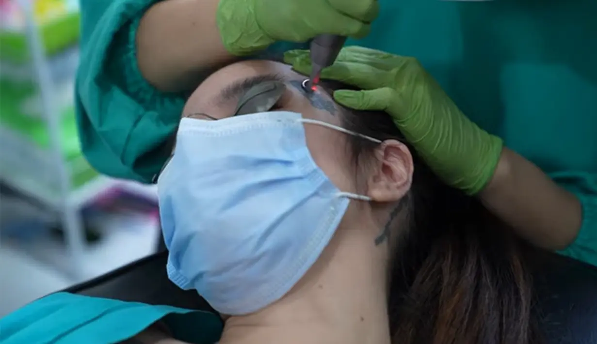 Sheila Marcia (Youtube/Sheila Marcia & AwesomeFam)