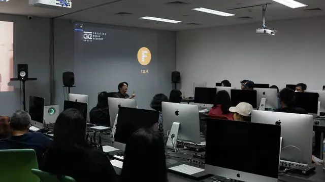 Kolaborasi dengan Raditya Dika, SAE Indonesia Ajak Calon Mahasiswa Mendalami Industri Kreatif