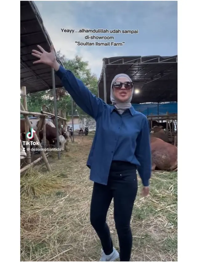 Jelang Hari Raya Idul Adha, Ini 6 Potret Delia Septianti Kini Semangat Jualan Sapi