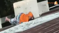 [VIDEO] Dramatis, Penyelamatan Bocah yang Terjepit di Lantai 4