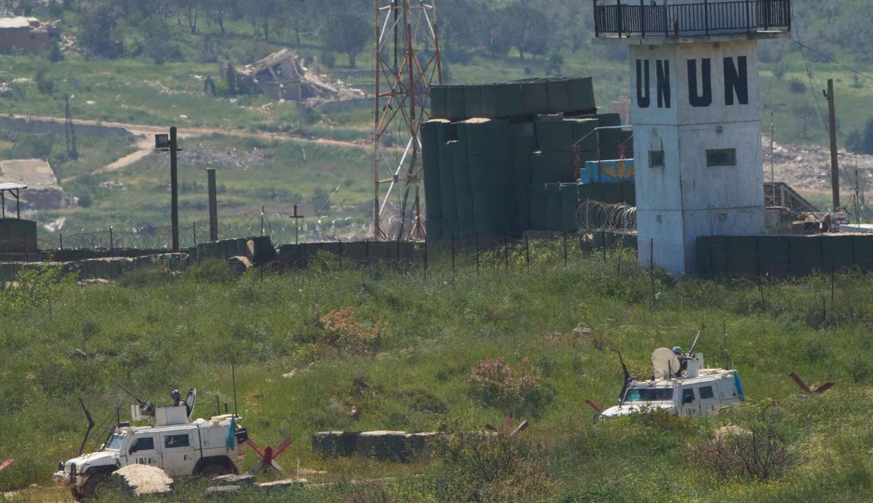 Serangan yang berdampak pada markas UNIFIL, khususnya di dekat Adchit Al Qusayr, Lebanon Selatan, mendapat kecaman keras sejumlah pihak, dan dianggap sebagai kejahatan perang jika dilakukan secara sengaja. Tampak dalam foto, Pasukan Perdamaian Perserikatan Bangsa Bangsa (PBB) di Lebanon (United Nations Interim Force in Lebanon/UNIFIL) terlihat dari Israel Utara, saat beroperasi di Lebanon Selatan, pada Rabu 29 April 2026. (AP Photo/Ariel Schalit)