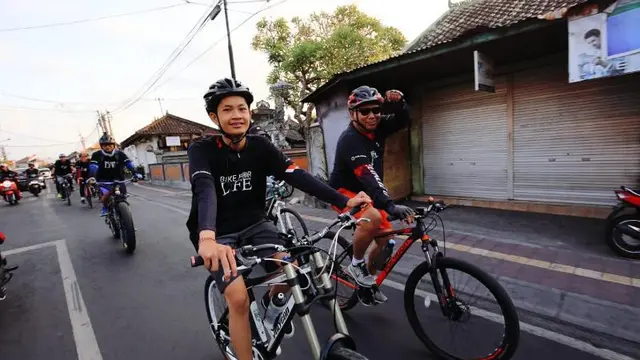 Peduli Lingkungan, Rodalink Gelar Aksi Pungut Sampah Plastik untuk Selamatkan Laut