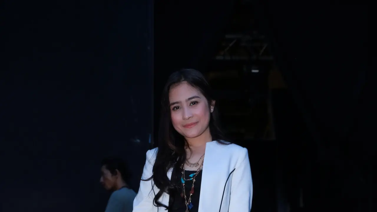 [Bintang] Prilly Latuconsina