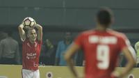 Pemain Persija, Rezaldi Hehanusa, saat pertandingan melawan Persija pada laga lanjutan liga 1 Indonesia di Stadion Patriot, Bekasi, Jumat (02/06/2017). Persija menang 2-0. (Bola.com/M Iqbal Ichsan)