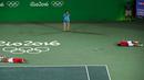  Ekspresi petenis Spanyol, Rafael Nadal dan Marc Lopez setelah memenangi medali emas tenis ganda putra Olimpiade Rio 2016 di Olympic Tennis Centre, Rio de Janeiro, Brasil, (12/8/2016). (Reuters/Toby Melville)