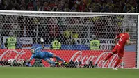Proses gol saat adu penalti yang dicetak gelandang Inggris, Eric Dier, ke gawang Kolombia pada babak 16 besar Piala Dunia di Stadion Spartak, Moskow, Selasa (3/7/2018). Inggris menang 1-1 (4-3) atas Kolombia. (AP/Matthias Schrader)