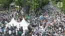 Ratusan warga yang tergabung dari Majelis Ormas Islam (MOI) menggelar aksi damai bela Palestina di depan kantor Kedutaan Besar (Kedubes) Amerika Serikat, Jakarta, Minggu (17/12/2023). (Liputan6.com/Faizal Fanani)