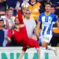 Pemain Liverpool Harvey Elliott melakukan tendangan salto ke gawang Brighton and Hove Albion pada pertandingan sepak bola Liga Premier Inggris di Anfield, Liverpool, Inggris, 1 Oktober 2022. Pertandingan berakhir imbang 3-3. (Peter Byrne/PA via AP)