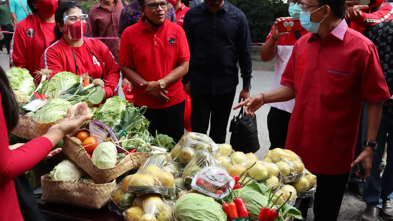 Pulihkan Ekonomi Petani PDI-P Bali Buka Pasar Rakyat