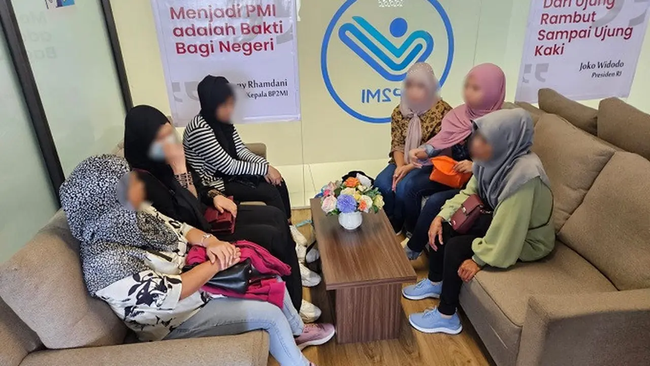 Enam Pekerja Migran Indonesia (PMI) dipulangkan ke tanah air dari Dubai menggunakan pesawat Srilankan Air dan tiba pada Rabu (16/8/2023) di Bandara Soekarno Hatta. (Dok. Kemlu RI)