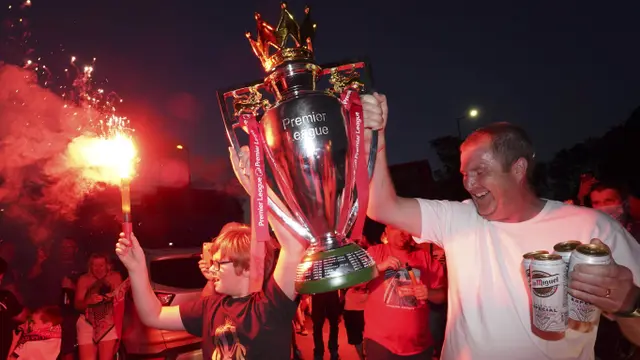 Fans Liverpool Berpesta