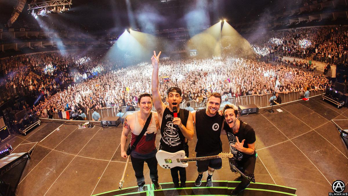Kenangan Berdarah All Time Low Bawakan Lagu Blink 182 - ShowBiz