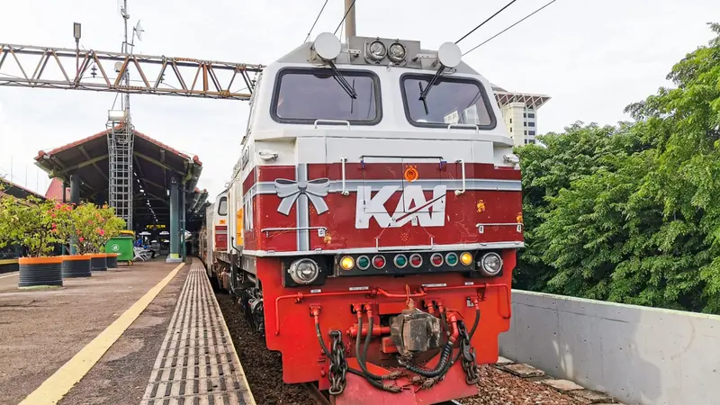 PT KAI mulai membuka penjualan tiket kereta api pada masa libur Natal dan Tahun Baru (Nataru) mulai 7 November ini. (Dian Kurniawan/Liputan6.com).