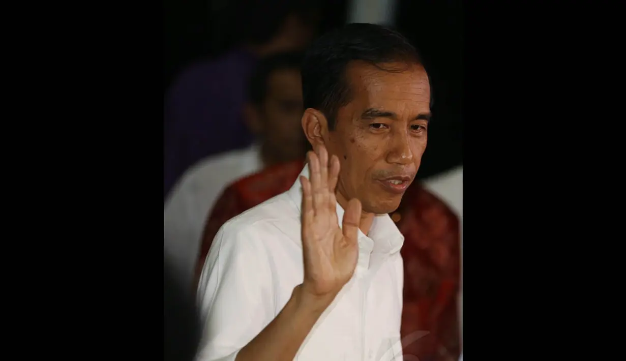 Presiden Jokowi menggelar konferensi pers soal kabinet di Istana Merdeka, Jakarta, Kamis (23/10/2014). (Liputan6.com/Herman Zakharia)