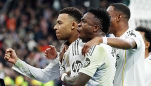 Penyerang Real Madrid, Kylian Mbappe, merayakan gol kedua timnya dalam pertandingan Liga Spanyol antara Real Madrid CF dan Rayo Vallecano di Stadion Santiago Bernabéu, Madrid, pada 1 Februari 2026. (Thomas COEX / AFP)