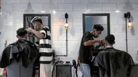 Layanan cukur rambut di Richdjoe Barbershop, Malang, Jawa Timur. (dok. Instagram @richdjoebarbershops/https://www.instagram.com/p/BMv3qrMgwfB/)