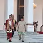 Presiden Jokowi dan Prabowo Subianto usai Upacara HUT ke-79 RI di Istana Negara, IKN, Kalimantan Timur. (Liputan6.com/Lizsa Egeham)