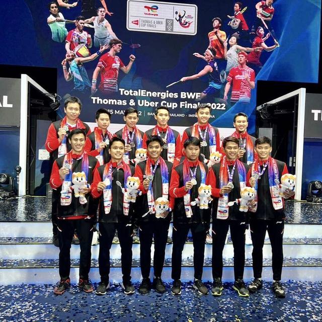 6 Potret Kenangan Syabda Perkasa Belawa dengan Atlet Badminton Indonesia