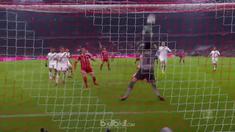 Berita video 5 penyelamatan terbaik yang terjadi pada pekan ke-14 Bundesliga 2017-2018. This video presented by BallBall.