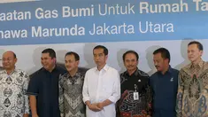 Gubernur DKI Jakarta Jokowi meresmikan penyaluran gas bumi ke Rusun Marunda, Jakarta, (25/9/14). (Liputan6.com/Faizal Fanani)
